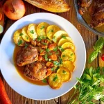 carrilleras-en-salsa-con-patatas-fritas-del-chef-enrique-sanchez-cometelo-canal-sur_41a26337_900x900